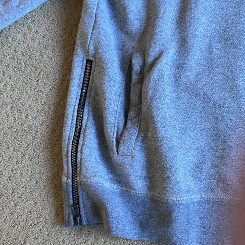 Reign storm sweatshirt - Picture 2 of 3